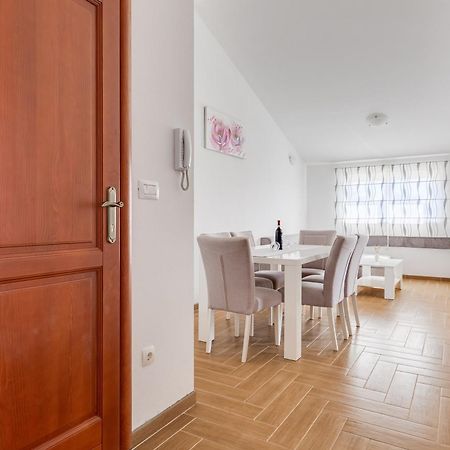 Apartmani Pocrnic Pakoštane Exterior foto