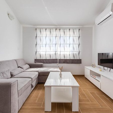 Apartmani Pocrnic Pakoštane Exterior foto