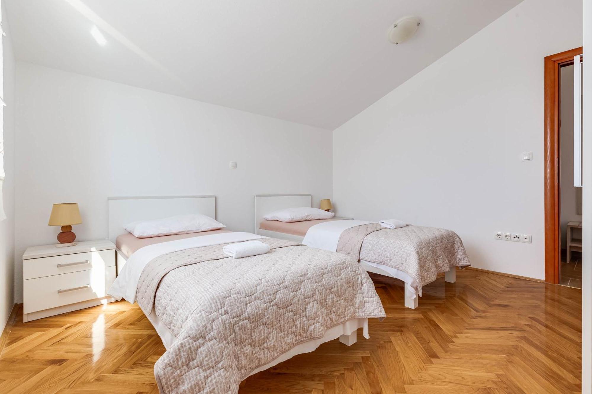 Apartmani Pocrnic Pakoštane Exterior foto