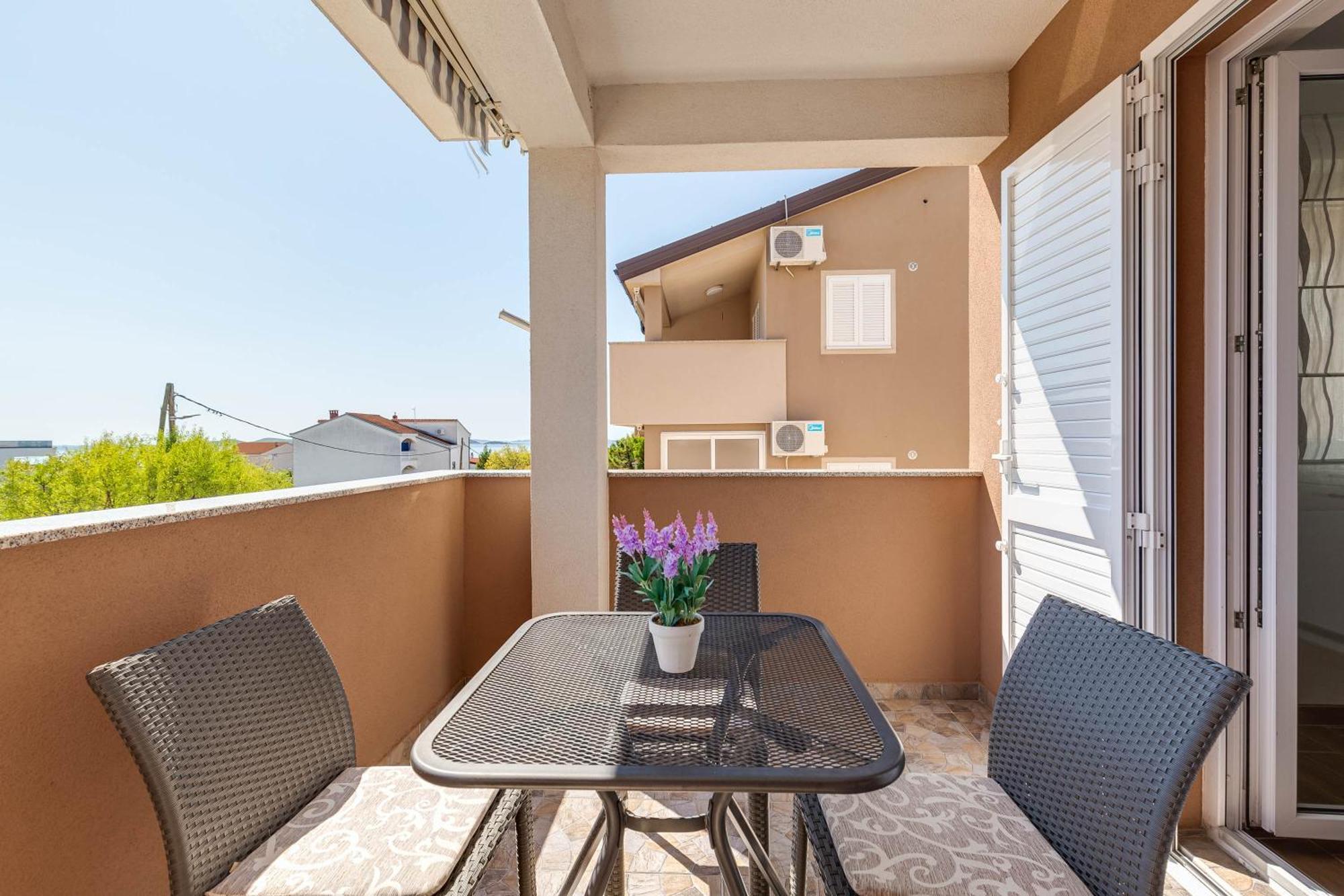 Apartmani Pocrnic Pakoštane Exterior foto
